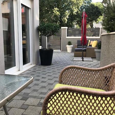 Holiday Home Aspalathos - With Free Parking, Near The Beach, A Few Minutes' Walking Distance To The Unesco Palace Сплит Екстериор снимка