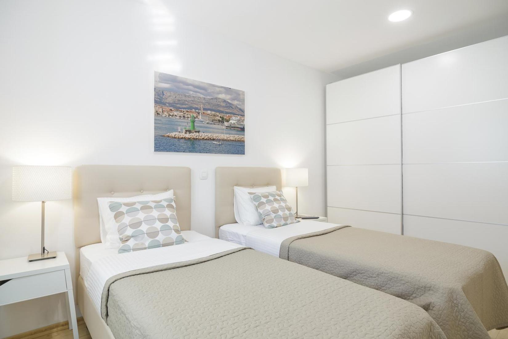Holiday Home Aspalathos - With Free Parking, Near The Beach, A Few Minutes' Walking Distance To The Unesco Palace Сплит Екстериор снимка