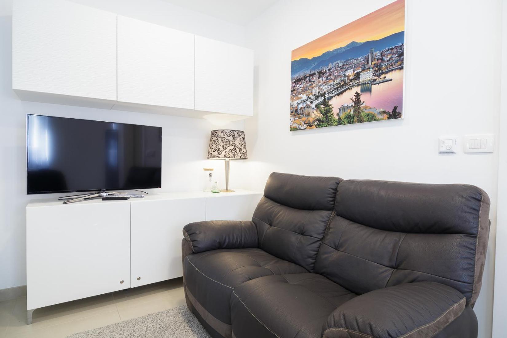 Holiday Home Aspalathos - With Free Parking, Near The Beach, A Few Minutes' Walking Distance To The Unesco Palace Сплит Екстериор снимка