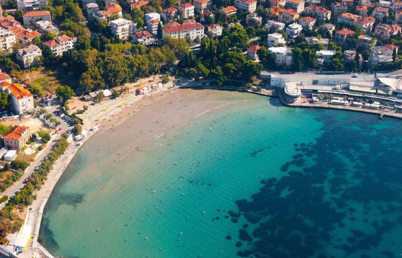 Holiday Home Aspalathos - With Free Parking, Near The Beach, A Few Minutes' Walking Distance To The Unesco Palace Сплит Екстериор снимка