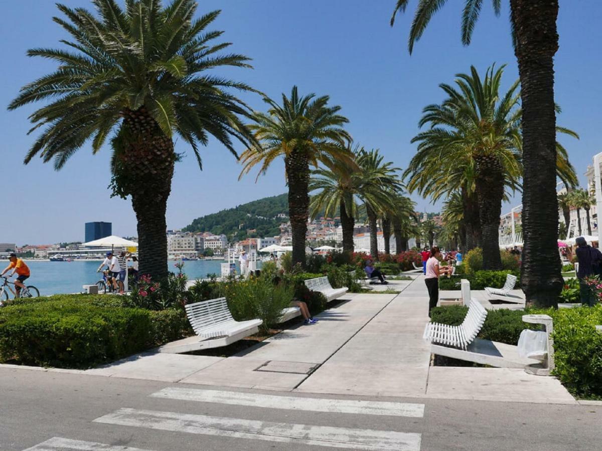 Holiday Home Aspalathos - With Free Parking, Near The Beach, A Few Minutes' Walking Distance To The Unesco Palace Сплит Екстериор снимка