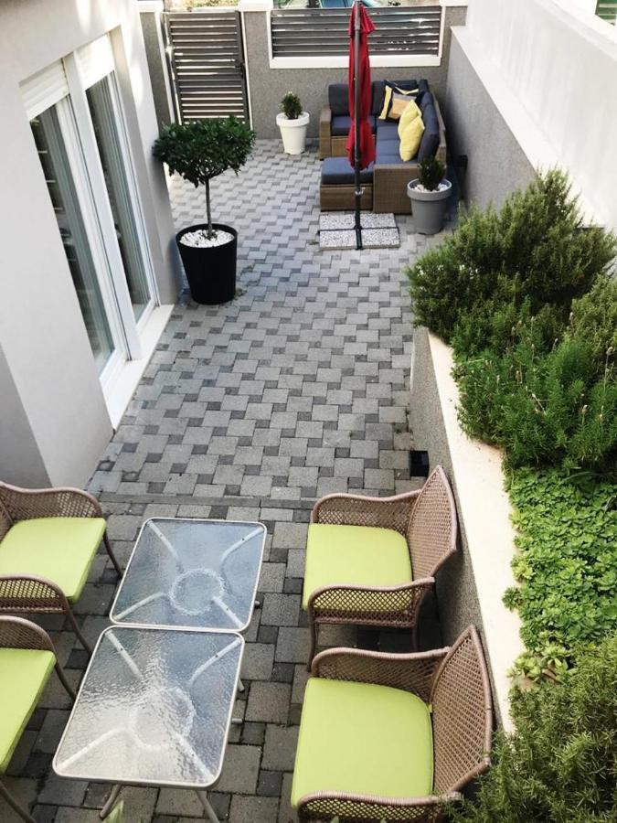 Holiday Home Aspalathos - With Free Parking, Near The Beach, A Few Minutes' Walking Distance To The Unesco Palace Сплит Екстериор снимка